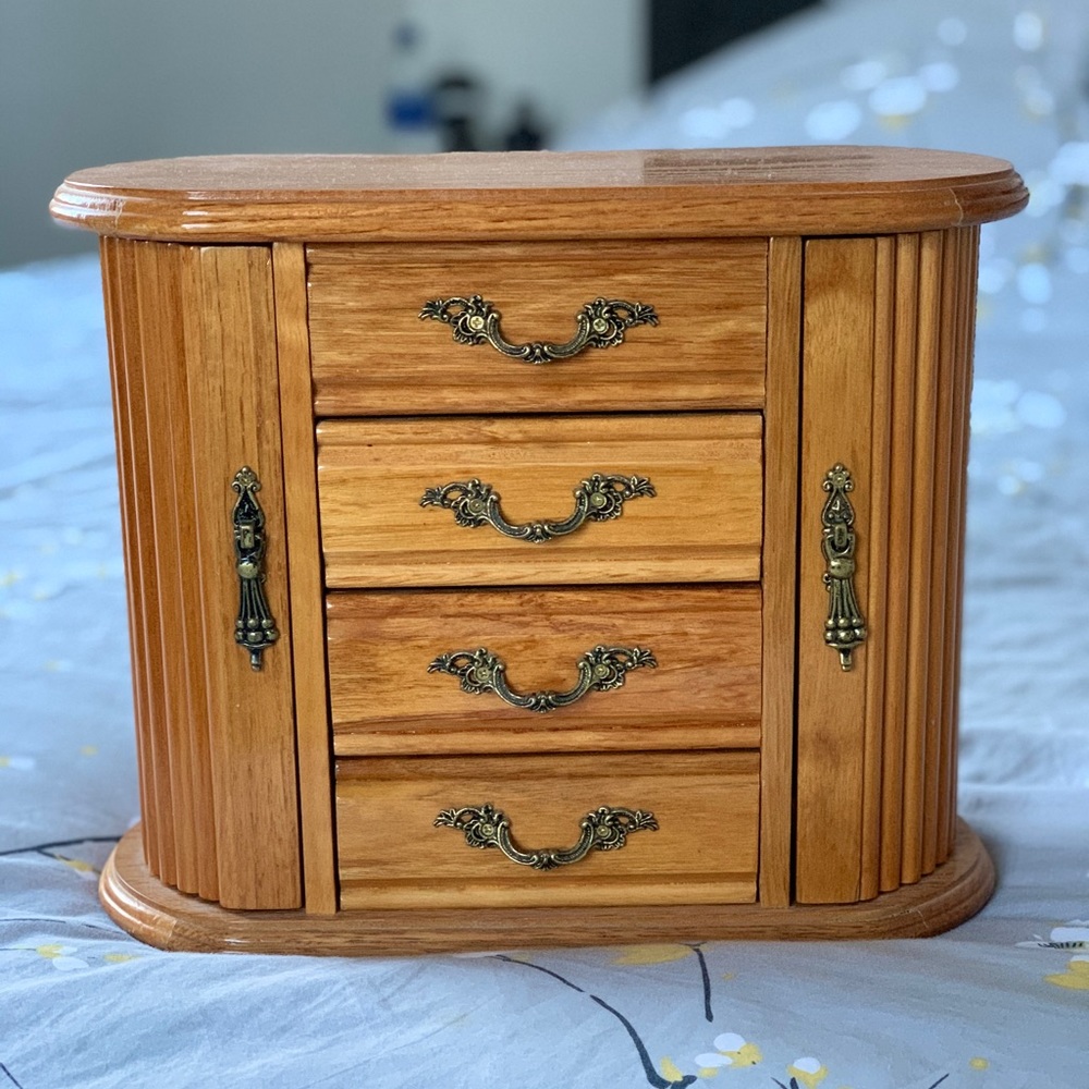 VINTAGE JEWELRY ORGANIZER